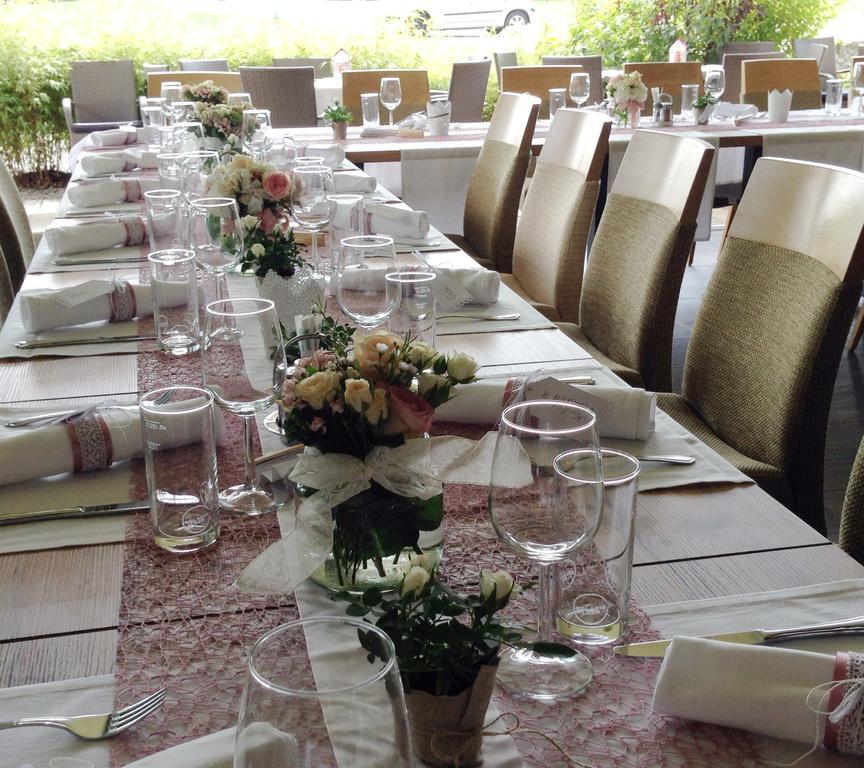 Hotel Restaurant Fidi Wolfsthal  Exteriör bild